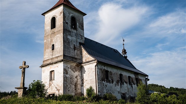 Zch�tral� kostel ve Vrchn� Orlici v Orlick�ch hor�ch se nyn� otev�r� jen n�kolikr�t do roka.