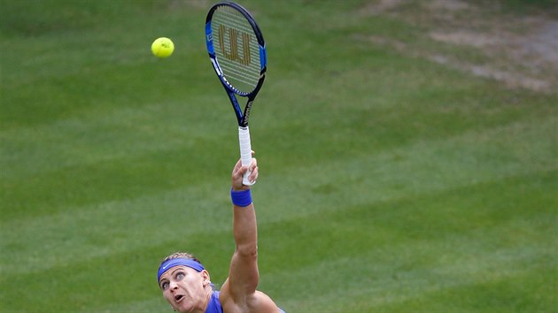 Lucie Šafářová v semifinále turnaje v Birminghamu.