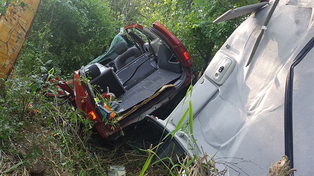 idi nepeil nehodu, pi n vyjel z vozovky v kopci u Vysokova nedaleko Nchoda (22.7.2017).