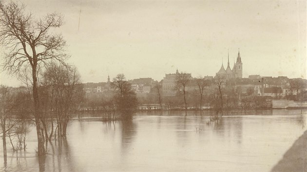 Nejstar zdokumentovan lounsk povode pochz z roku 1890.