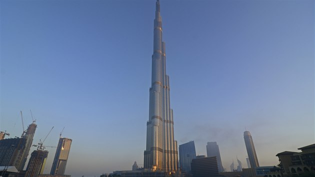 Burdž Chalífa, Dubaj (2010). S výškou 828 metrů je to nejvyšší budova světa. Přes Google Street View lze přímo z domova nahlédnout do interiérů i okusit výhled shora.