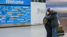 �tastné shledání dvou Jemenc� na leti�ti v New Yorku. (5.2. 2017)