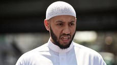 Mohammed Mahmud, imám z londýnské čtvrti Finsbury Park, který útočníka ochránil...