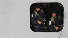 Britové spustili na mo�e novou letadlovou lo� HMS Queen Elizabeth (26. �ervna...