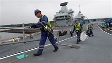 Britové spustili na moe novou letadlovou lo HMS Queen Elizabeth (26. ervna...