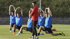 Fotbalisté Sparty Praha zahájili přípravu na novou sezonu. Uprostřed je nový...