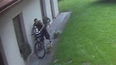 Neznámý zlodj odcizil kolo ze zahrady domu