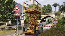 Cyklostezka podél Vltavy je u hotelu Hilton uzavena.