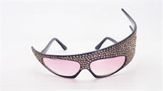 Slunení brýle zdobené krystalky Swarovski jsou od známého designéra brýlí...