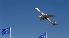 Airbus A350-1000 b�hem 52. veletrhu Paris Air Show na leti�ti Le Bourget.