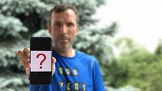 Pro spoustu b�c� je v dne�ní dob� problém, kam dát p�i b�hu velký telefon.