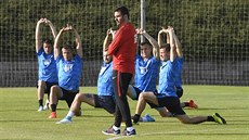 Fotbalisté Sparty bhem letní pípravu u s novým trenérem Andreou...