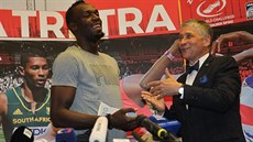 Usain Bolt na tiskové konferenci v Ostrav ped Zlatou tretrou 2017 pebírá...