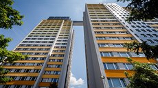 Nejvyšší panelák v Česku je po rekonstrukci. Ve 22. patře nabízí posezení v...