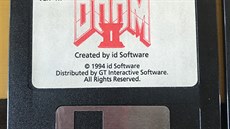 John Romero prodává svoje originálky s Doomem 2