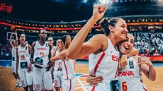 Španělské basketbalistky slaví postup do evropského finále. V popředí Laia...