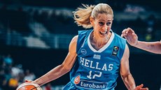ecká basketbalistka Aikaterina Sotiriuová (v modrém) v duelu s Belgií.