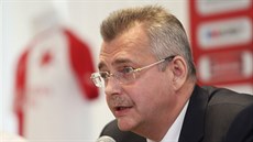 Jaroslav Tvrdík na tiskové konferenci fotbalové Slavie k příchodu nových hráčů