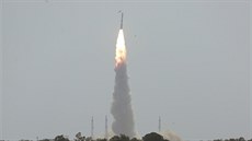 Indická raketa PSLV-C38 vynáší do vesmíru mimo jiné i  technologickou...
