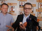 Volební lídr SSD Lubomír Zaorálek ukázal nové stranické logo. Na tom pvodním...