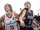 eská reprezentantka Anna Rosecká (v bílém) na MS do 18 let v basketbalu 3x3 na...
