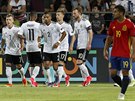 Nmetí fotbalisté slaví gól do panlské sít ve finále Eura hrá do 21 let.