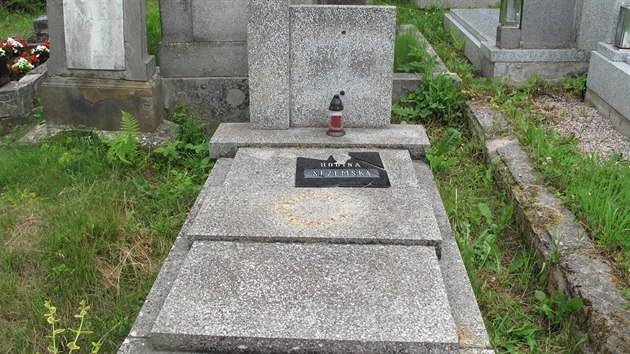Ostatky Karla Sezemského spočívají v rodinné hrobce v Nové Pace.