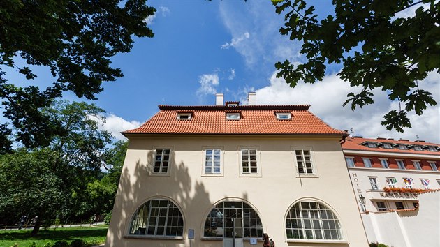 Dnes se otevírá rekonstruovaná Werichova vila na pražské Kampě veřejnosti, nadace Jana a Medy Mládkové zde otevřou muzeum Jana Wericha