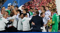 N�me�tí fotbalisté slaví triumf na mistrovství Evropy hrá�� do 21 let.