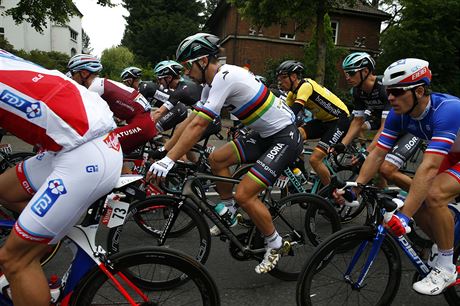 Mistr svta Peter Sagan bhem druh etapy Tour de France.