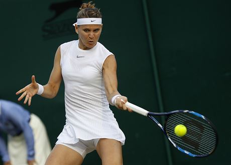 Lucie afov returnuje v 2. kole Wimbledonu.
