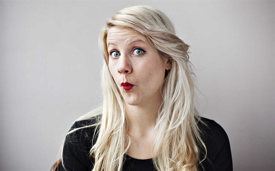 Švédská komička a rozhlasová hlasatelka Emma Knyckareová