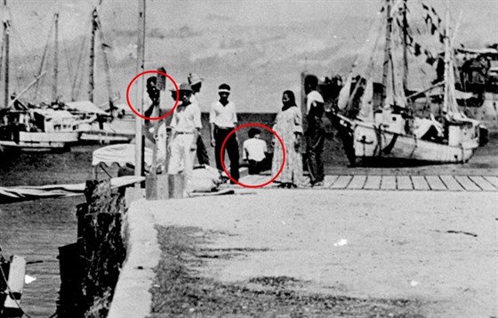 Fotografie, na které se podle History Channel nachází Earhartová a Noonan.