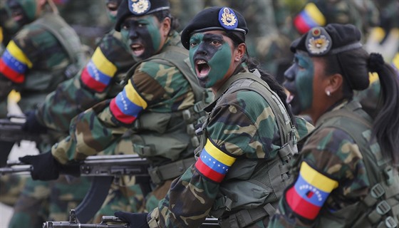 Přehlídka venezuelských ozbrojených složek v Caracasu (5. července 2017)