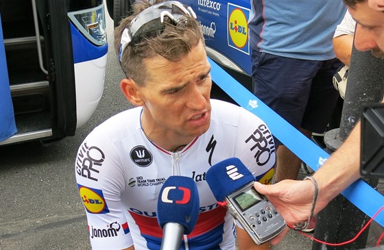Zdenk tybar odpovídá na dotazy po deváté etap Tour de France.