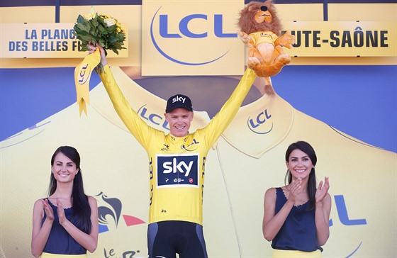 ZNOVU VE LUTM. Chris Froome, obhjce titulu na Tour, u v pt etap oblkl...