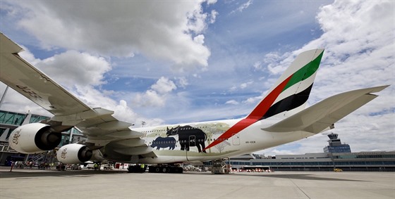 Na praském letiti dosedl po sobotním poledni Airbus A380 ve speciálním...