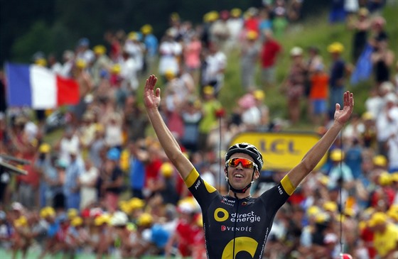 TO JE DEBUT! Lilian Calmejane pi své první Tour de France vítzí v osmé etap.