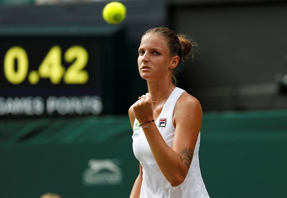 Karolína Plíková a její radost v utkání 2. kola Wimbledonu.