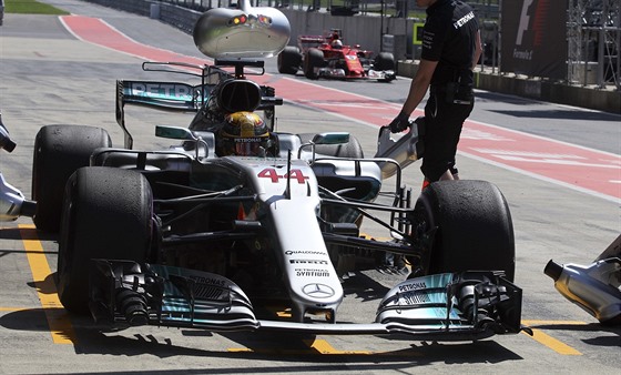 Lewis Hamilton bhem tréninku na Velkou cenu Rakouska