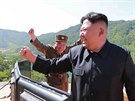 Severokorejský vdce Kim ong-un oslavuje test mezikontinentální stely...