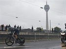 TSN PED PÁDEM. Alejandro Valverde bhem proprené úvodní asovky Tour de...
