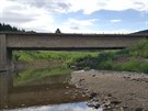 Po sn�en� hladiny p�ehrady se objevil n�kdej�� starohamersk� most p�es...