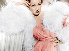 Hereka Marlene Dietrichová v rób módního domu Dior