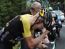UTRPENÍ. Robert Gesink po pádu v deváté etap na Tour de France skonil.