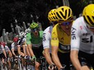 Peloton ve tetí etap Tour de France, v zeleném dresu sprinter Marcel Kittel, ...