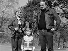 Chartista Petr Hanzlík s manelkou a synem jet pedtím, ne v roce 1982...