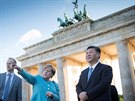 Nmecká kancléka Angela Merkelová a ínský prezident Si in-pching v centru...