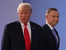 Americký prezident Donald Trump a polský prezident Andrzej Duda míí na...