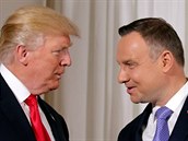 Americk prezident Donald Trump s polskm protjkem Andrzejem Dudou ve Varav...